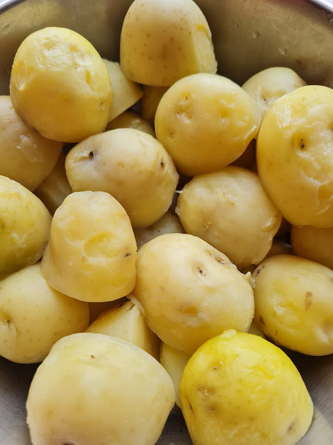 Dum Aloo / Aloo Dum Recipe